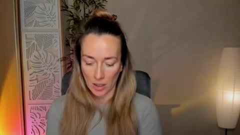 save the qween online show from February 25, 7:12 am