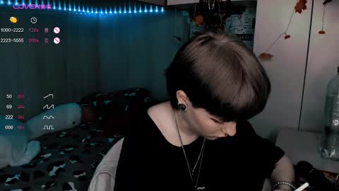 pronoun she. name Mary. age 21. online show from February 23, 3:08 pm