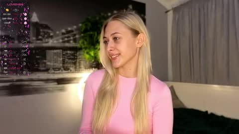 Snapshot of sayselena chatting on September 25, 6:48 pm Hello guys our name is Emily Nicole Alice. We are very funny and love to spend time well online show from September 25, 6:48 pm