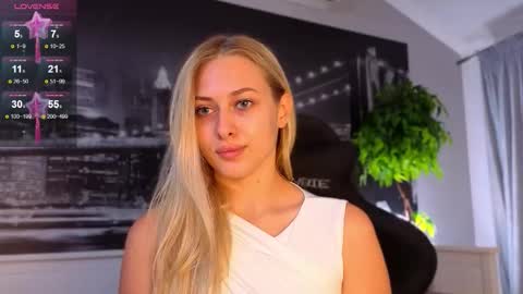Snapshot of sayselena chatting on October 1, 4:50 pm Hello guys our name is Emily Nicole Alice. We are very funny and love to spend time well online show from October 1, 4:50 pm