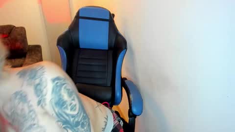 scarbadgirl_ online show from February 12, 3:43 am