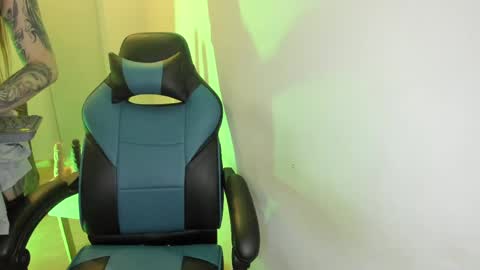 scarbadgirl_ online show from April 14, 3:54 am