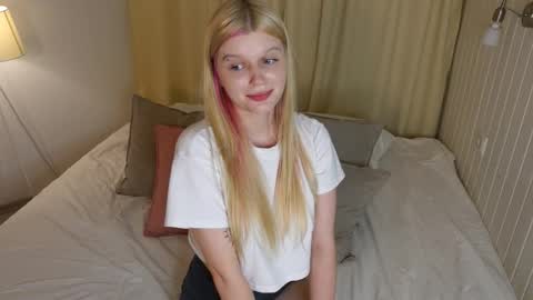 scarlet_enchantress online show from September 22, 8:02 pm