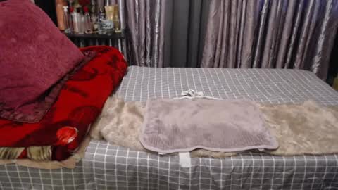 Snapshot of scarlet_ts69 chatting on December 2, 7:52 am scarlet online show from December 2, 7:52 am