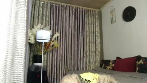 Snapshot of scarlet_ts69 chatting on January 4, 9:54 am scarlet online show from January 4, 9:54 am