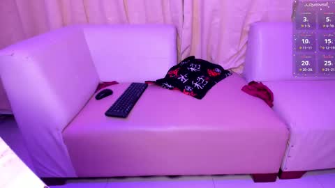 scarlethill_ online show from March 3, 4:15 pm