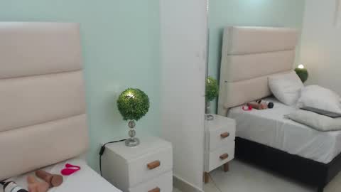 scarlet  online show from March 15, 12:52 pm