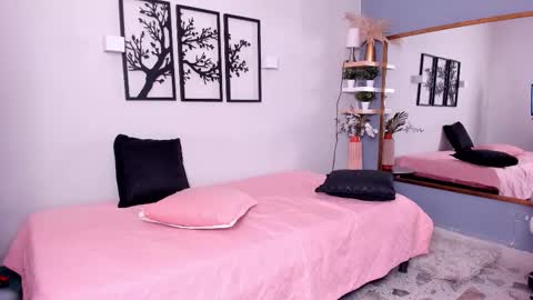 Scarlett Johs online show from October 20, 12:21 pm