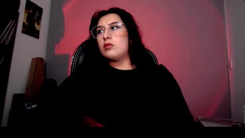 Snapshot of scarlett_sen chatting on October 22, 2:19 pm Mistress Scarlett online show from October 22, 2:19 pm