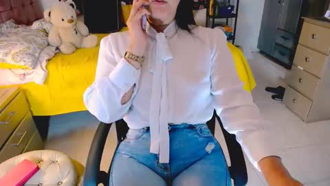 scarlet online show from April 21, 5:20 pm