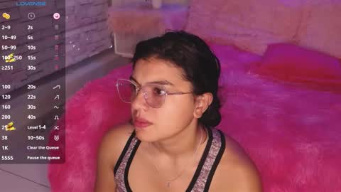 Scarlett online show from December 6, 1:06 pm