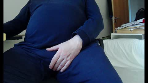 Snapshot of schwanz2023 chatting on December 18, 1:23 pm Mick online show from December 18, 1:23 pm