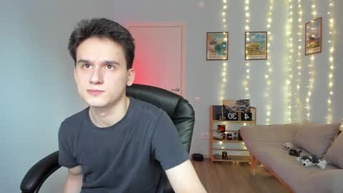 Thomas brunette and Alex blond online show from December 17, 11:28 am