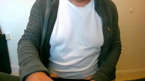 Snapshot of scotti30 chatting on January 19, 9:33 am Scott online show from January 19, 9:33 am