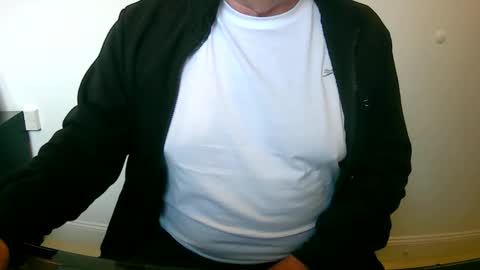 Snapshot of scotti30 chatting on September 15, 7:43 am Scott online show from September 15, 7:43 am