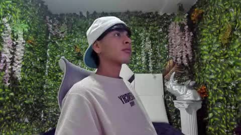 Snapshot of sebas_lover_ chatting on October 17, 9:52 pm SEBASTIAN online show from October 17, 9:52 pm
