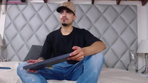 Snapshot of sebastian_berne chatting on March 3, 12:50 pm Sebastian Berne online show from March 3, 12:50 pm