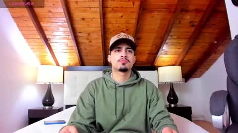 Snapshot of sebastian_berne chatting on March 6, 12:41 pm Sebastian Berne online show from March 6, 12:41 pm
