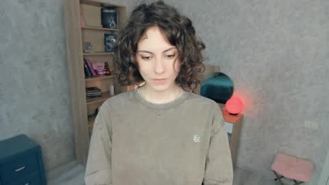 Mia online show from May 13, 9:52 am