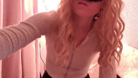 Snapshot of secretanni chatting on March 2, 6:27 am Anni online show from March 2, 6:27 am