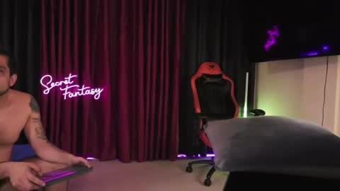 Kiki and Max online show from July 5, 4:19 am