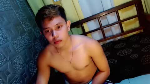 Max online show from April 26, 6:49 pm