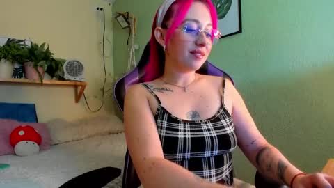 Yeyis  online show from November 16, 3:25 pm