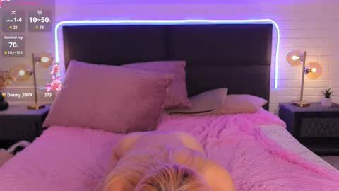 Snapshot of selena_lily chatting on October 4, 6:44 am Selena Lily online show from October 4, 6:44 am