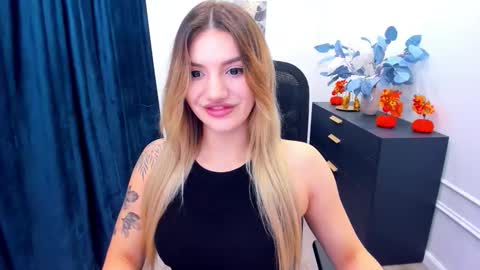 Snapshot of selenaemoore chatting on October 13, 10:56 pm selenaemoore online show from October 13, 10:56 pm