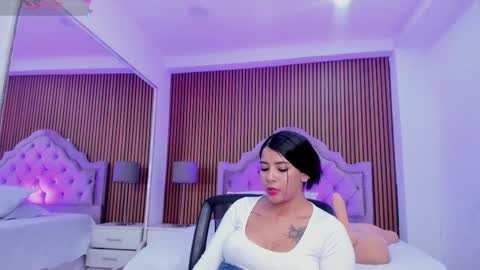 selenastonne online show from November 8, 9:51 pm