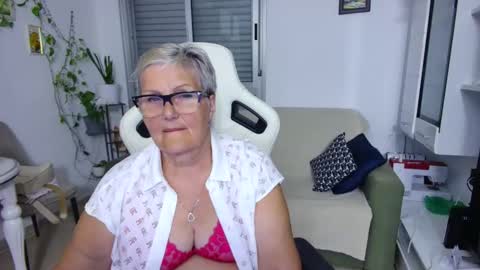 Selenna online show from May 26, 5:52 pm