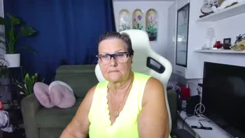 Selenna online show from August 3, 5:19 pm