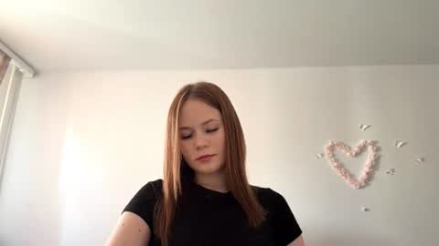 Lily online show from June 16, 3:54 am