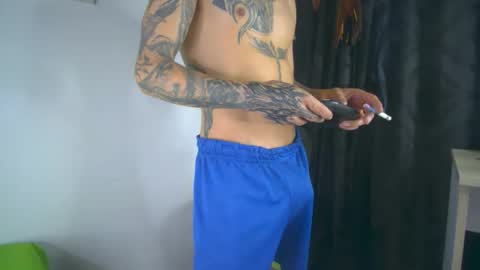 sem_alas online show from December 20, 7:04 am