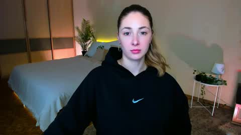 sensitiveheartt online show from October 8, 8:37 pm