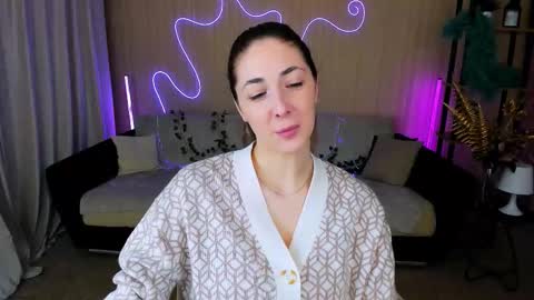 sensitiveheartt online show from September 24, 8:15 pm