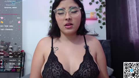 Snapshot of sensual_flame chatting on January 2, 5:18 pm Camille and sophie online show from January 2, 5:18 pm