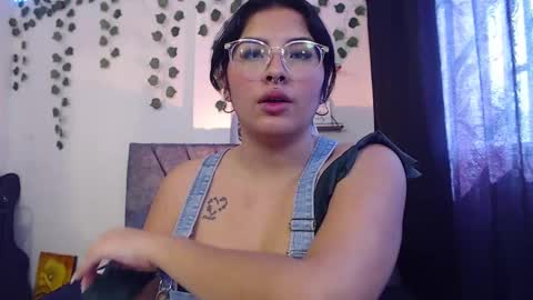 Snapshot of sensual_flame chatting on February 20, 7:30 pm Camille and sophie online show from February 20, 7:30 pm