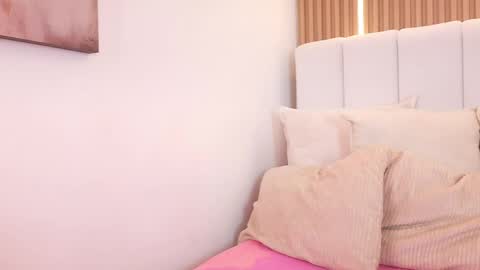 Sensual Kim77 online show from May 5, 12:44 pm