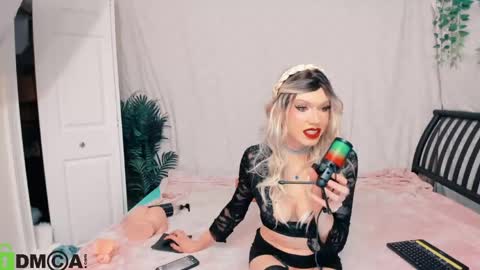 Mia online show from May 18, 10:49 pm
