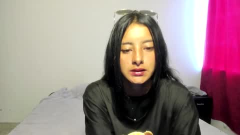 Snapshot of sensual_skinny chatting on October 22, 8:43 pm sensual_skinny online show from October 22, 8:43 pm
