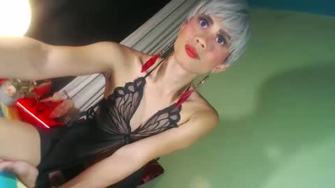 senyora_evangelista online show from May 7, 3:19 pm