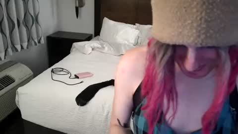 F A E online show from May 5, 1:01 am
