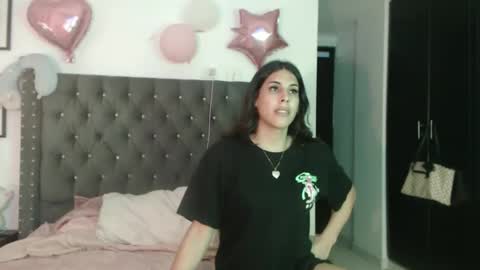 sararoussee online show from March 4, 3:11 am