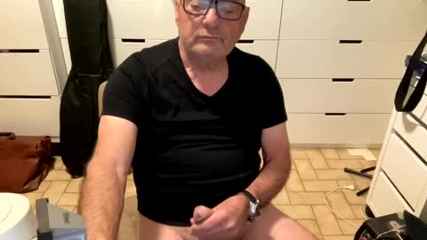 serge8413 online show from December 11, 3:45 am