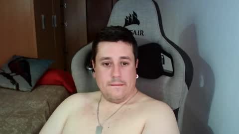 Snapshot of sergio95n chatting on February 11, 4:24 pm Pollos online show from February 11, 4:24 pm