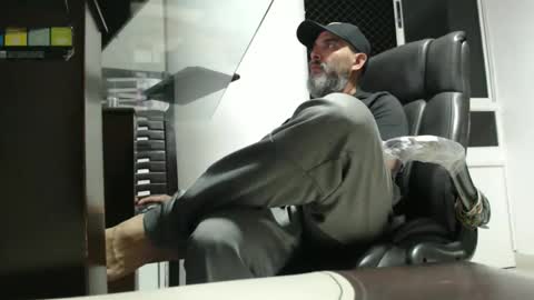 hetero serio discreto online show from April 15, 12:03 am