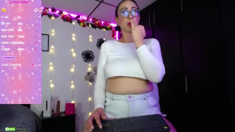 Lili online show from May 15, 7:10 pm