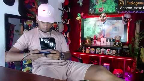 Aharon  ravelo online show from November 30, 6:53 am