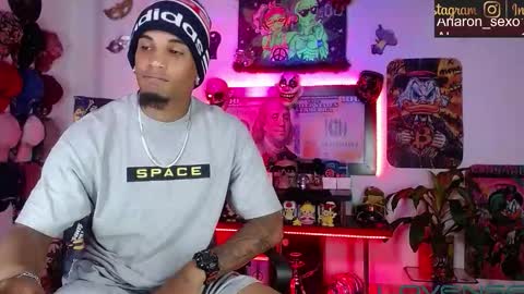 Aharon  ravelo online show from February 14, 5:43 am